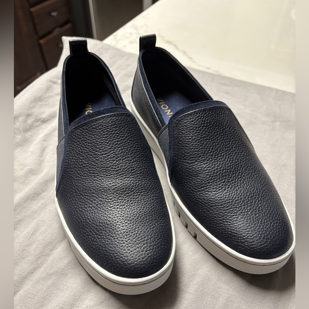Vionic Navy Blue Cambria Slip On Sneakers size 8 new without box